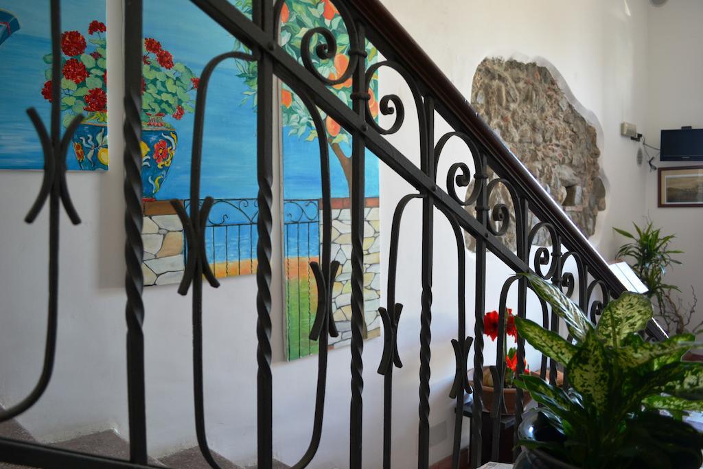 Bed& Breakfast Maredomus Hotel Milazzo Bagian luar foto
