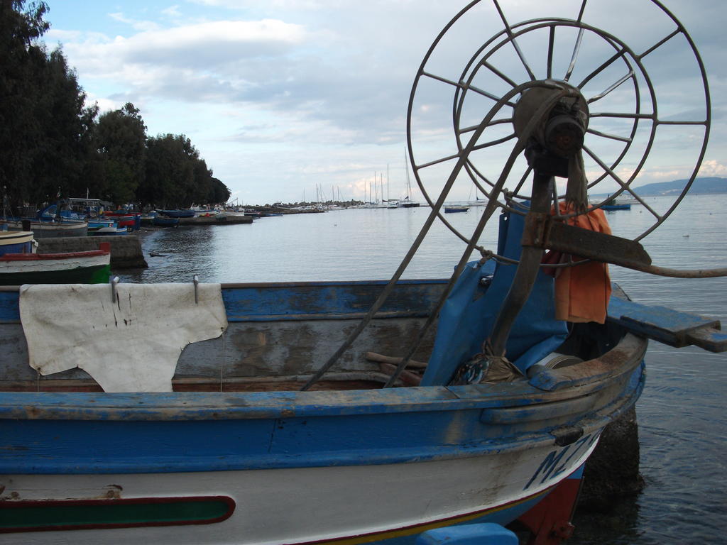 Bed& Breakfast Maredomus Hotel Milazzo Bagian luar foto